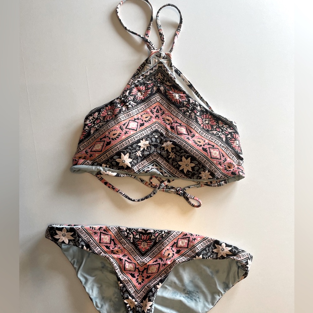 Billabong bikini set “reversible “